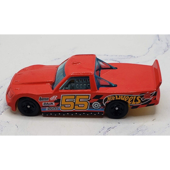 Mattel Hot Wheels Circle Trucker 55 Red Die Cast Truck Races Aces 2016 - Picture 3 of 6